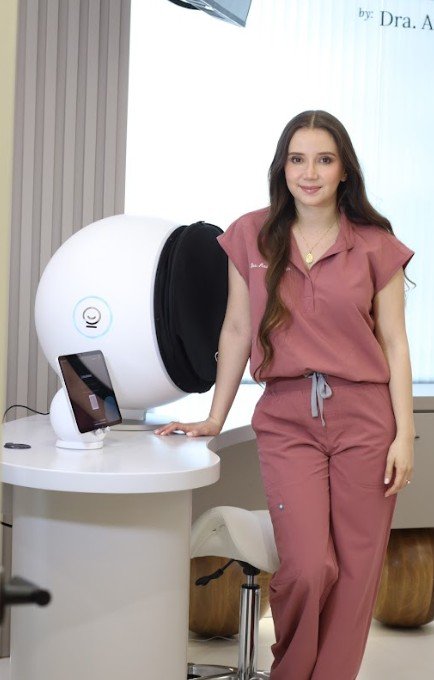 Evelab en Bogotá - Escaner analizador de piel - Praesenti clinic